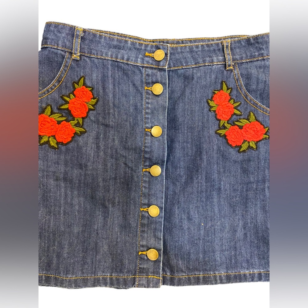 Demin Floral 🌹 Embroidered Skirt - Forever 21 - Size L - Picture 2 of 5